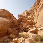 Traversée Jebel Rum - Eboulis de gros blocs, on se fourvoie!