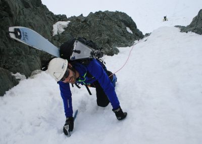 Raid ski Haute Maurienne - Vincent aux manoeuvres dans le couloir