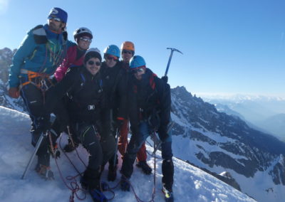We initiation alpinisme - Grappe d'alpinistes au sommet