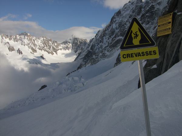 Danger crevasses sur le glacier d'Argentière