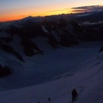 Dôme des Ecrins - Tandis que le Mont Blanc pointe le bout de son nez...